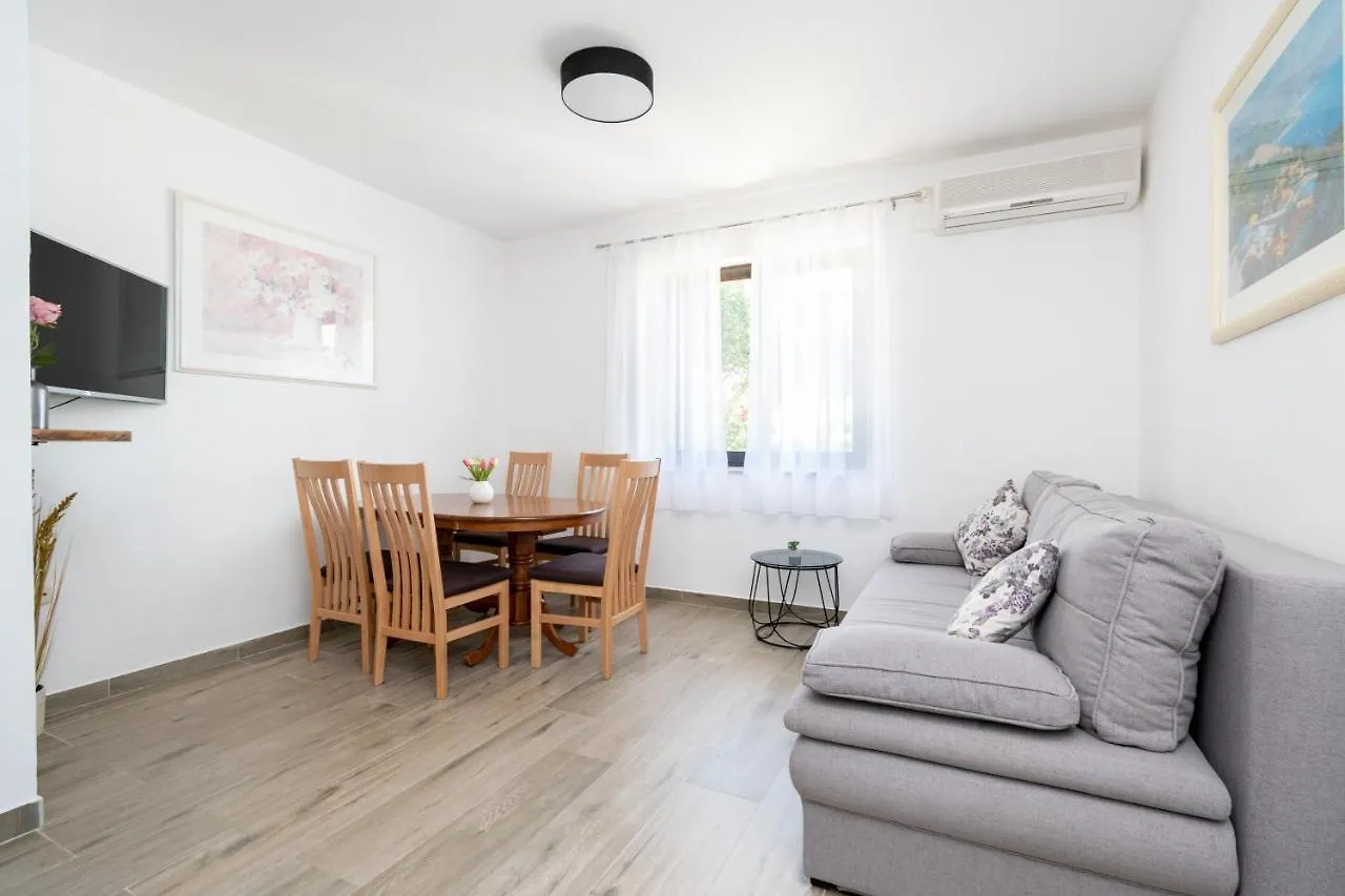Apartments By The Sea Tkon, Pasman - 6262 0*, Tkon Chorvatsko