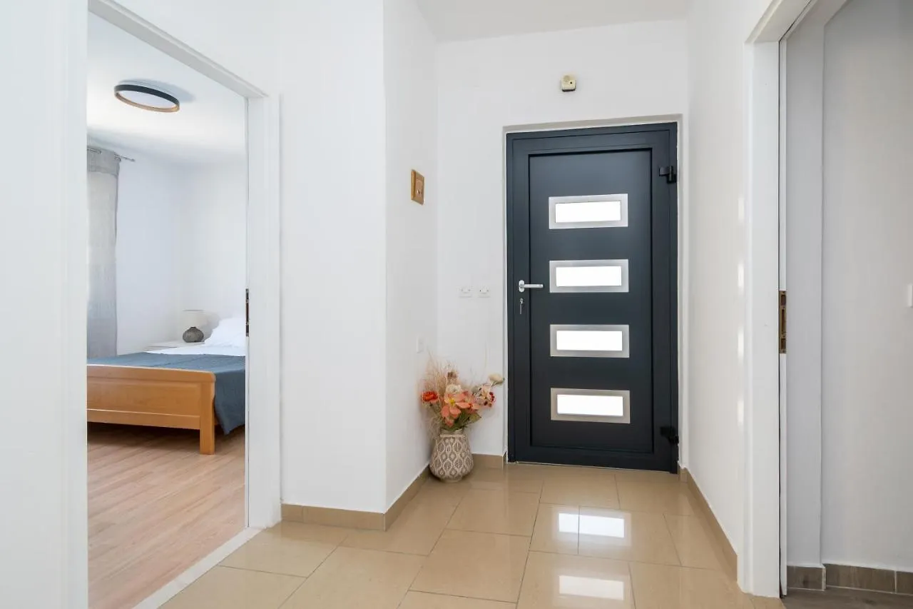 Apartments By The Sea Tkon, Pasman - 6262  Tkon